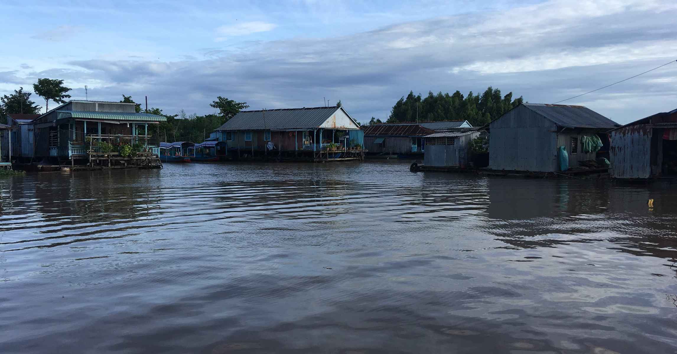 Làng nổi trên sông ở Châu Đốc, An Giang với những căn nhà bè miền Tây