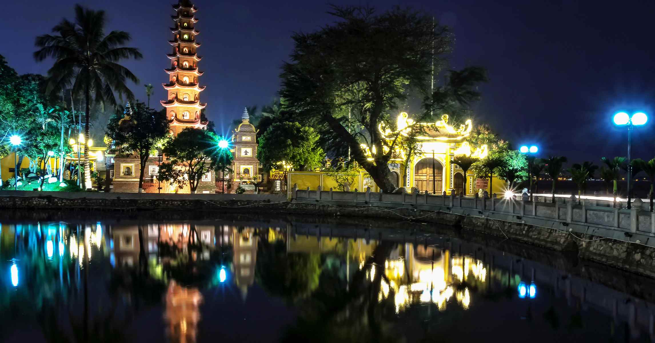 Chùa Trấn Quốc bên Hồ Tây, Hà Nội