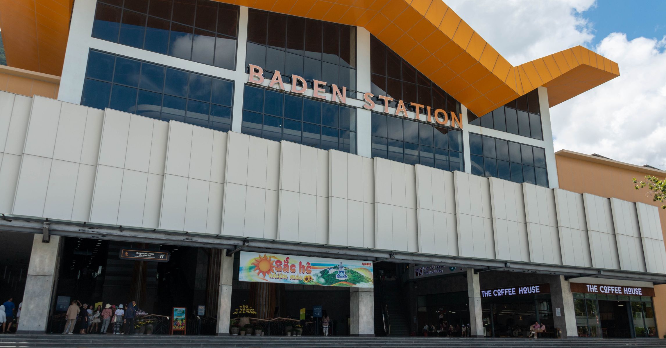 Nhà ga cáp treo Ba Den Station ở khu du lịch núi Bà Đen