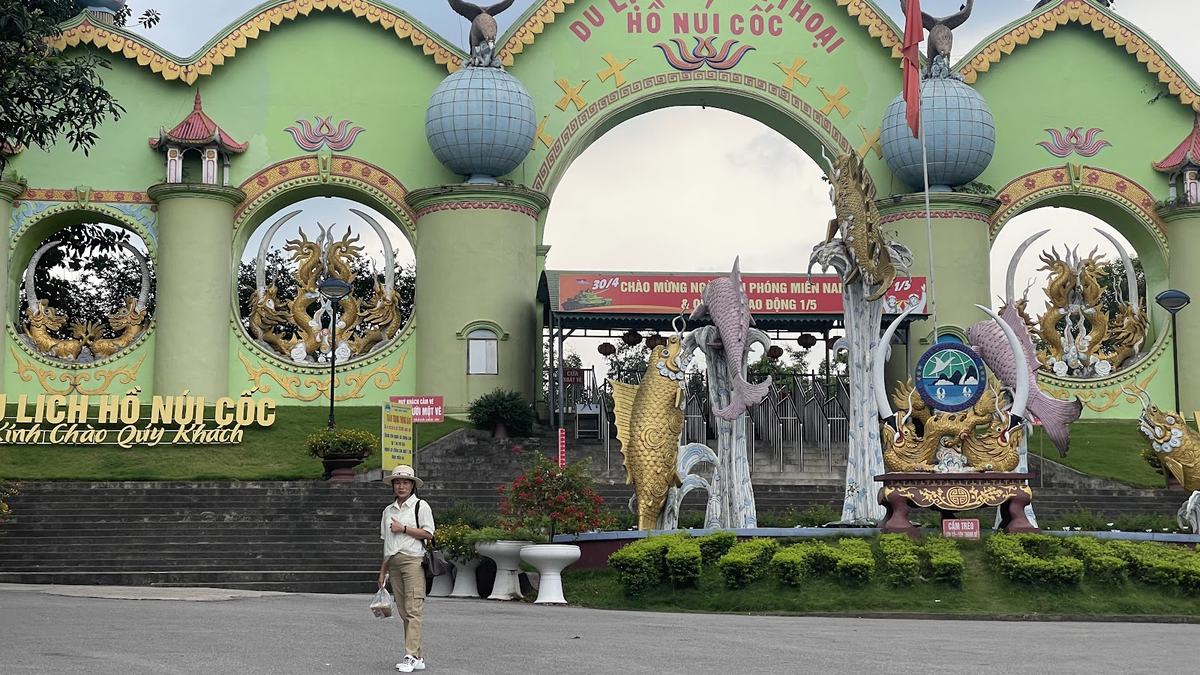 Cổng khu du lịch huyền thoại Hồ Núi Cốc, Thái Nguyên