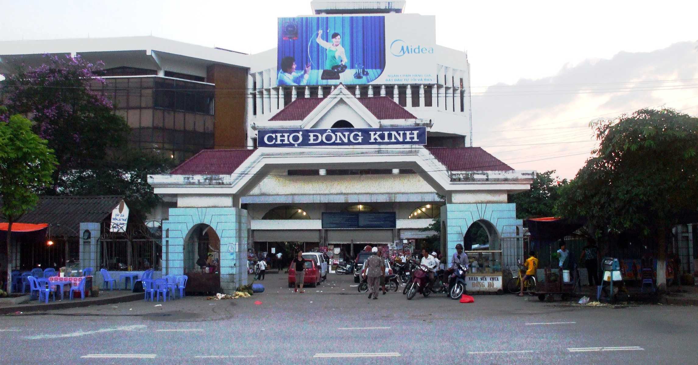 Cổng chợ Đông Kinh ở trung tâm thành phố Lạng Sơn