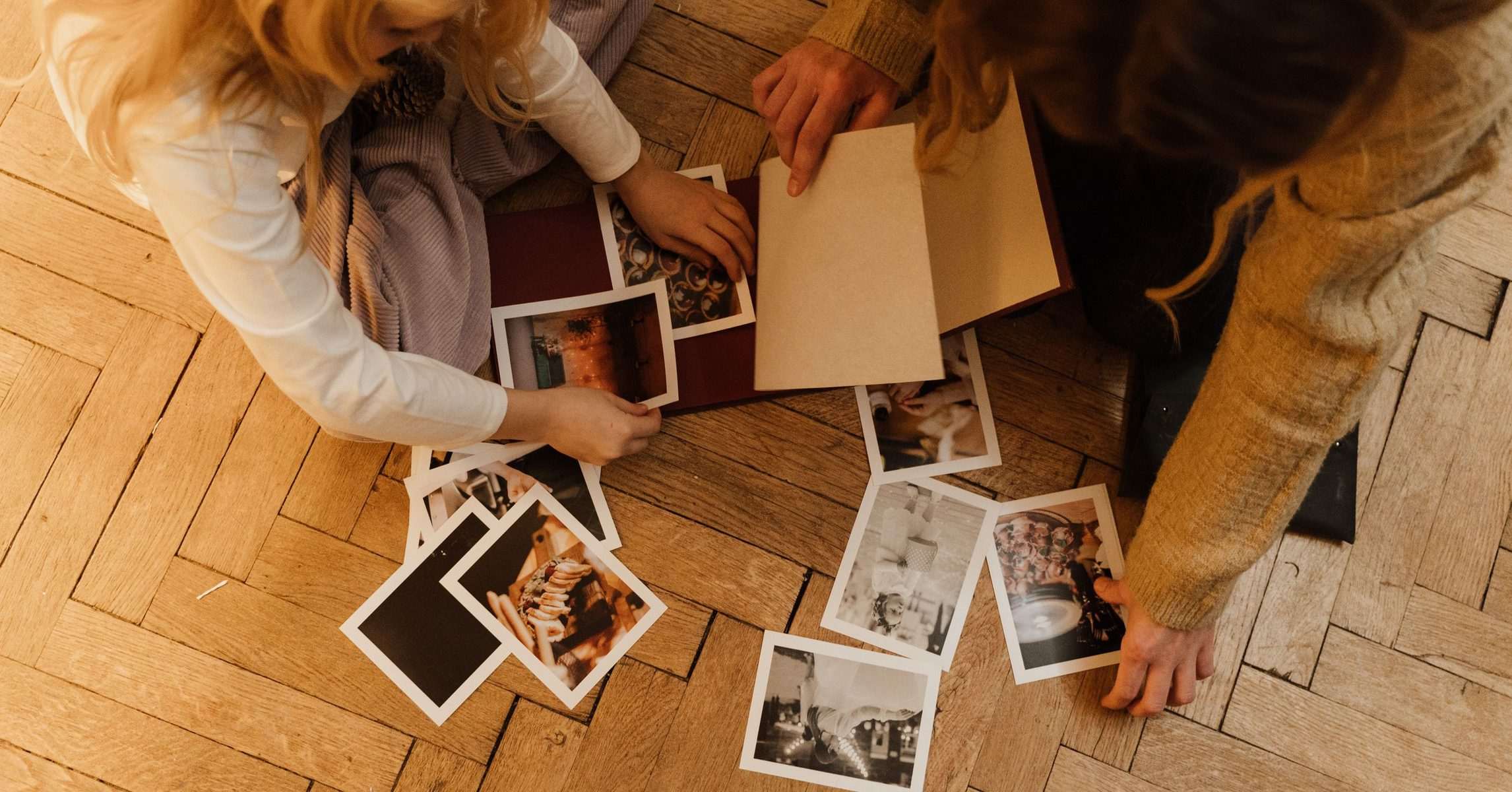 Chỉnh sửa photobook du lịch: tự sắp ảnh, không để app dàn